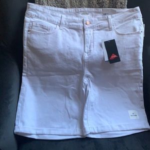 Ladies 9” Bermuda Shorts